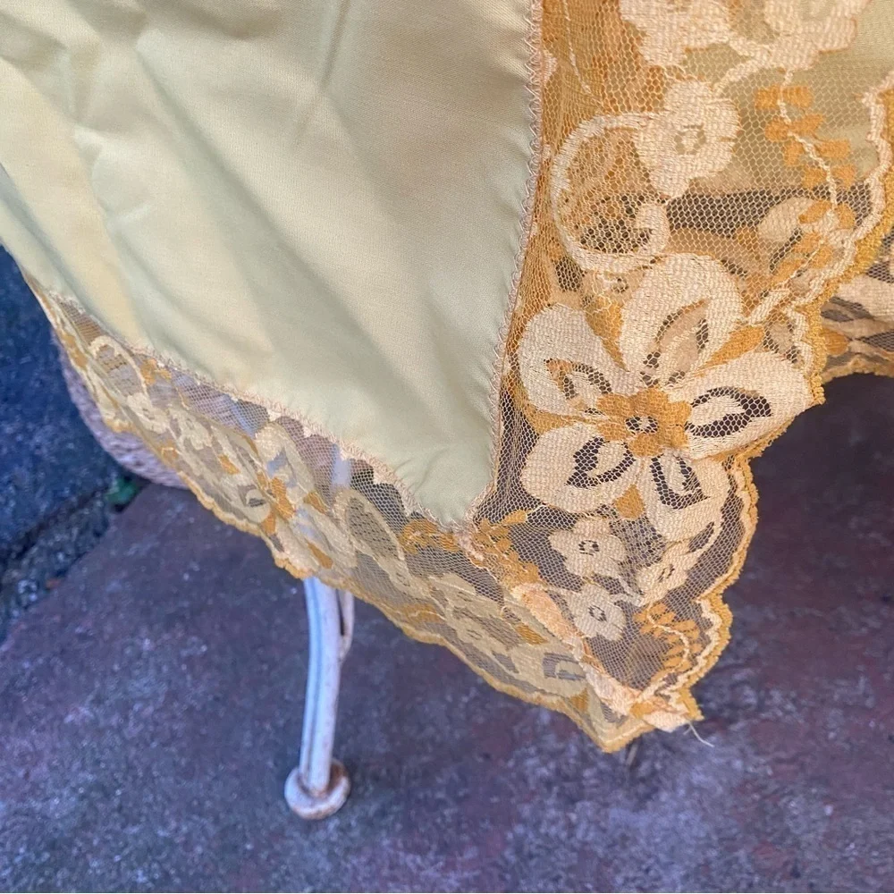 Vintage Mustard Yellow Lace Edge Tablecloth Table Linen